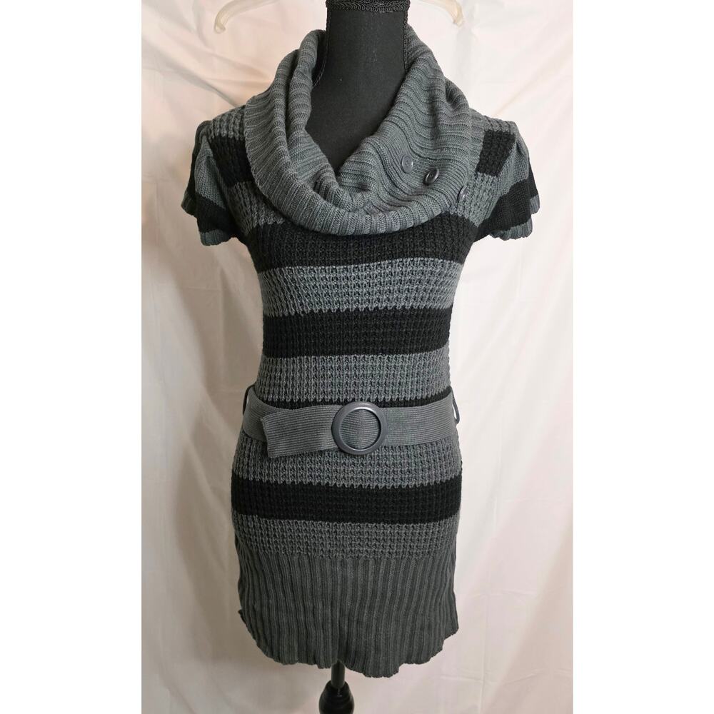 Red Paint Mini Sweater Dress. Women's Large Short Sleeve Green & Black Stripes